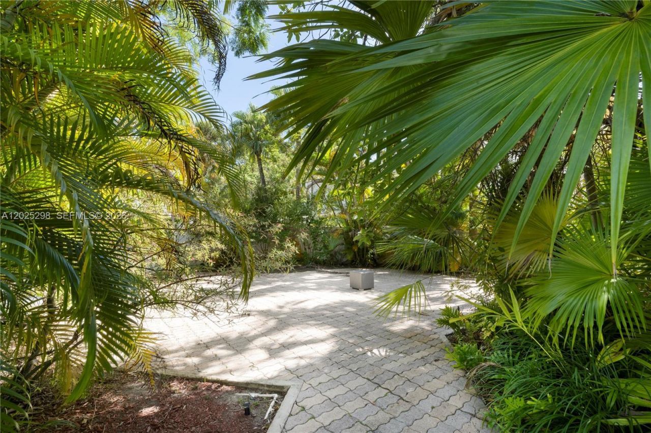 1150 Madruga Ave, Unit A204, Coral Gables, FL 33146 Photo