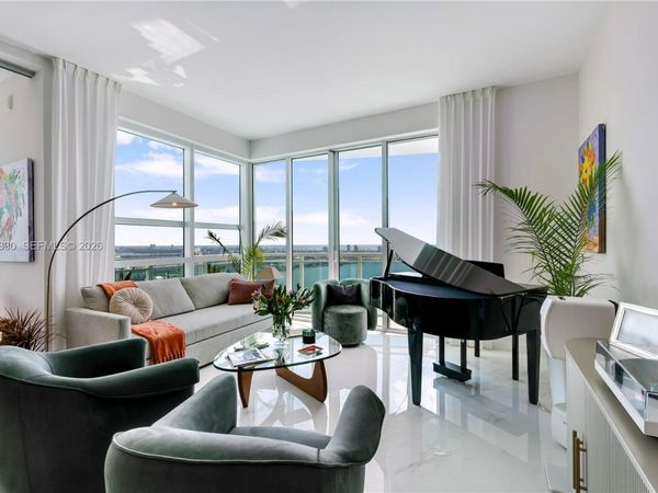 950 Brickell Bay Dr , Unit 5210, Miami, FL 33131