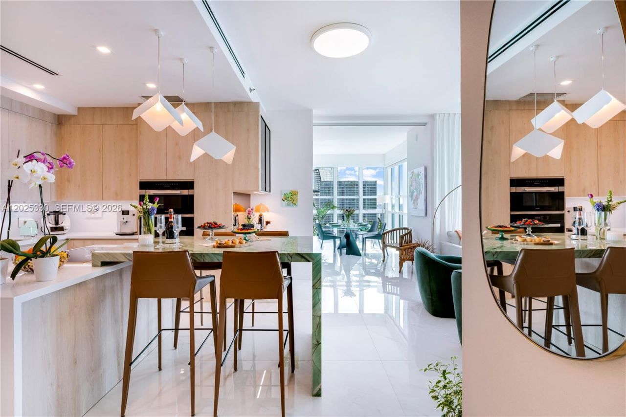 950 Brickell Bay Dr , Unit 5210, Miami, FL 33131 Photo