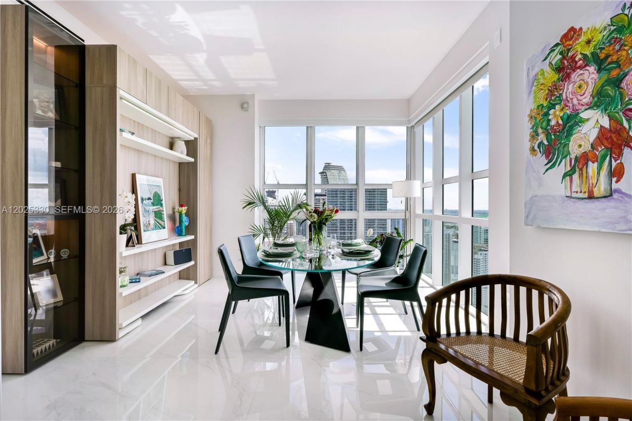950 Brickell Bay Dr , Unit 5210, Miami, FL 33131 Photo