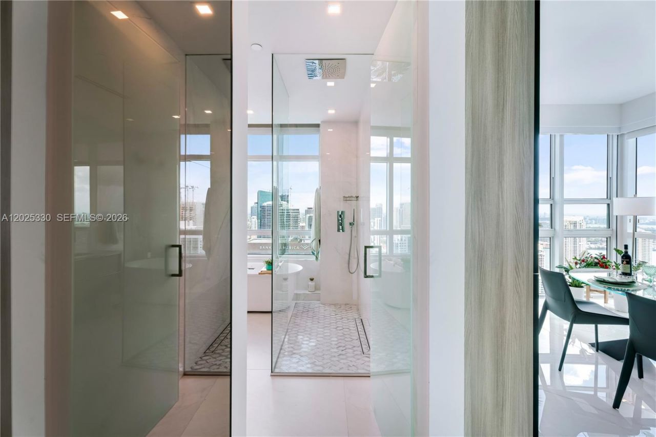 950 Brickell Bay Dr , Unit 5210, Miami, FL 33131 Photo