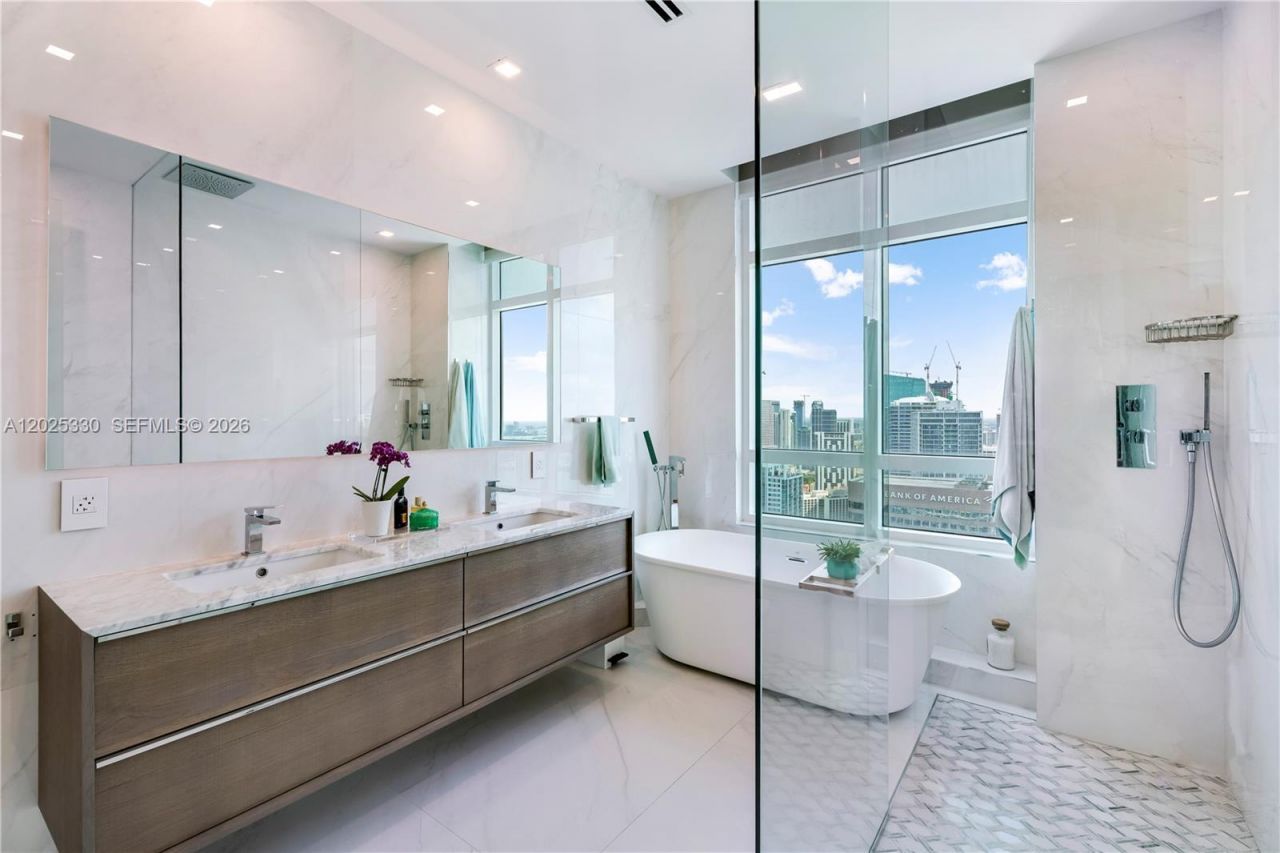 950 Brickell Bay Dr , Unit 5210, Miami, FL 33131 Photo