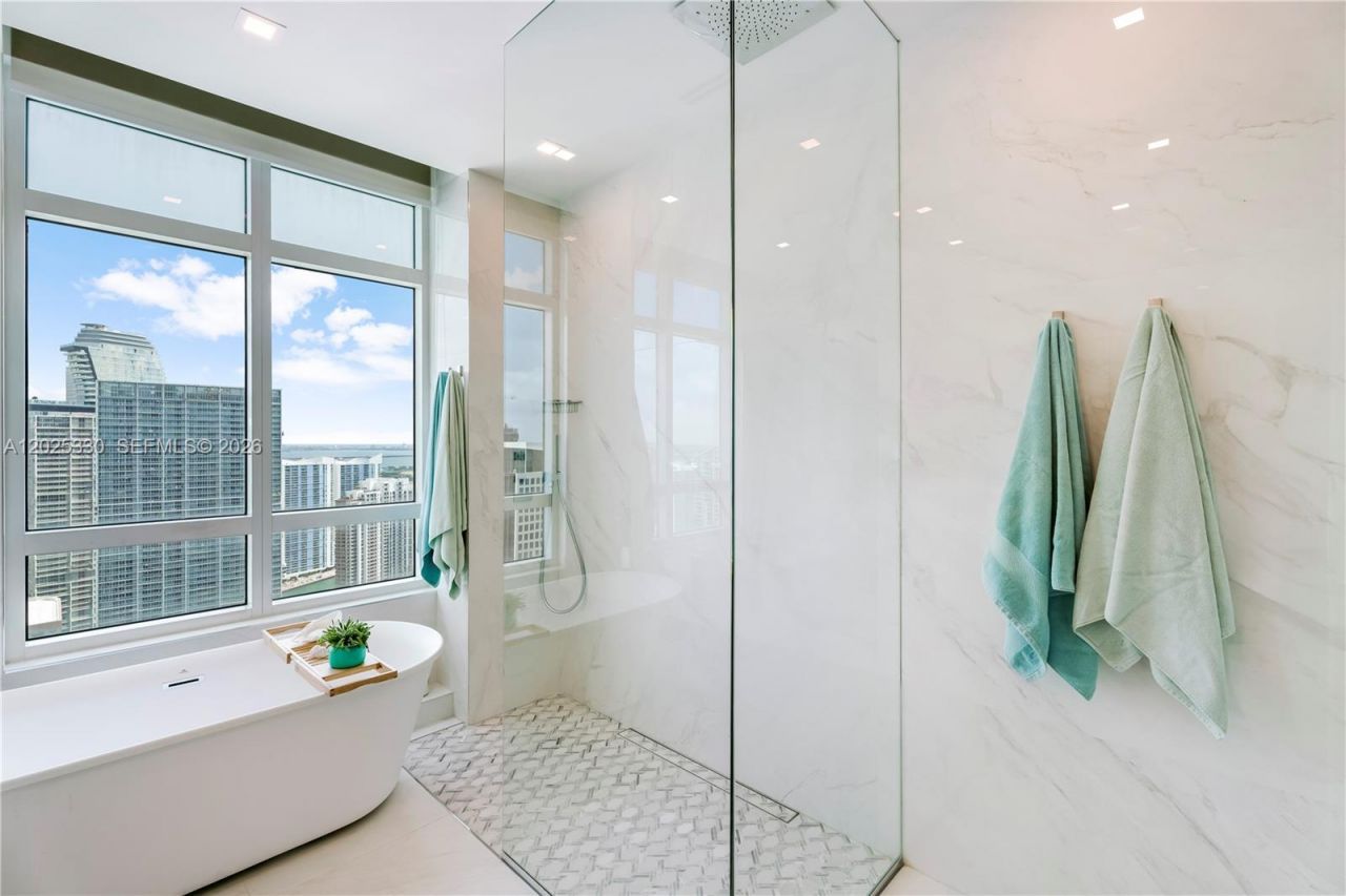 950 Brickell Bay Dr , Unit 5210, Miami, FL 33131 Photo
