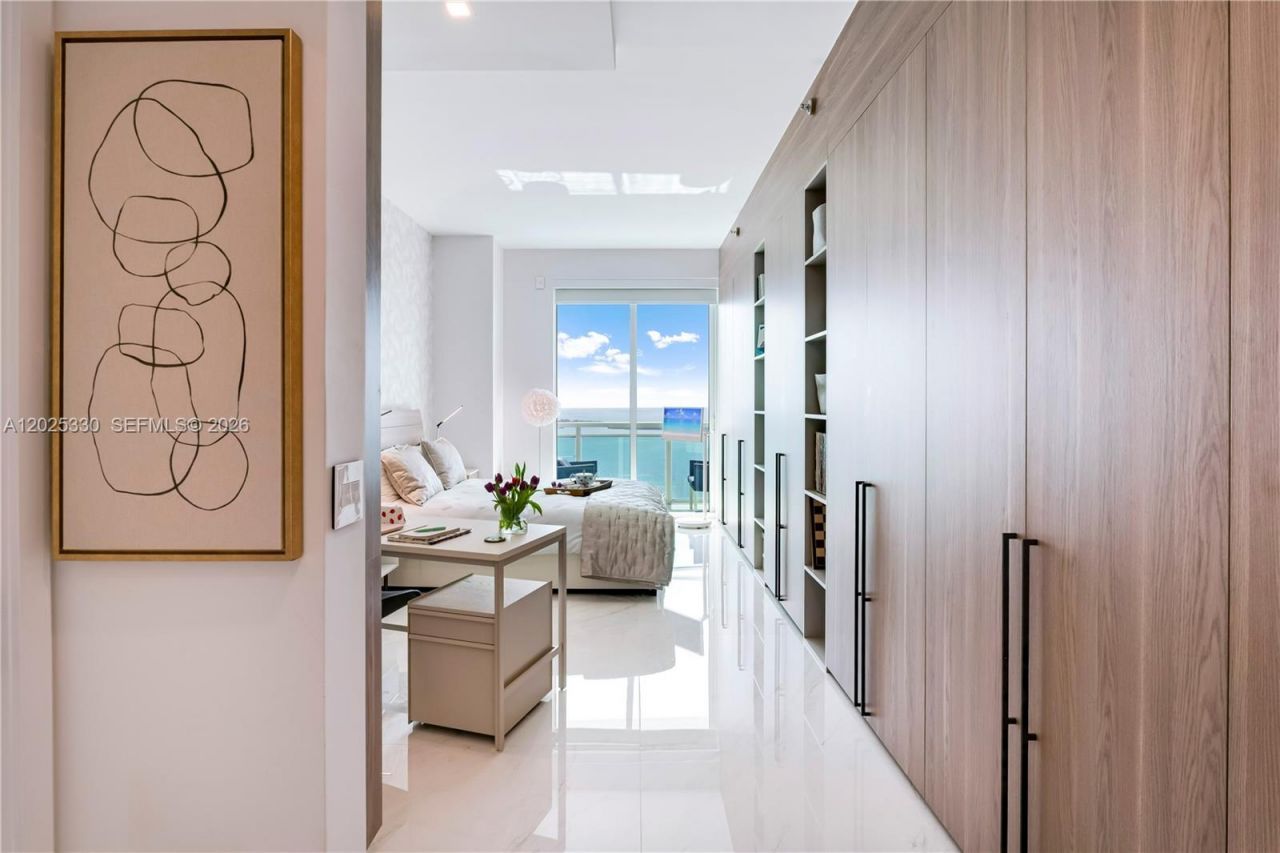 950 Brickell Bay Dr , Unit 5210, Miami, FL 33131 Photo