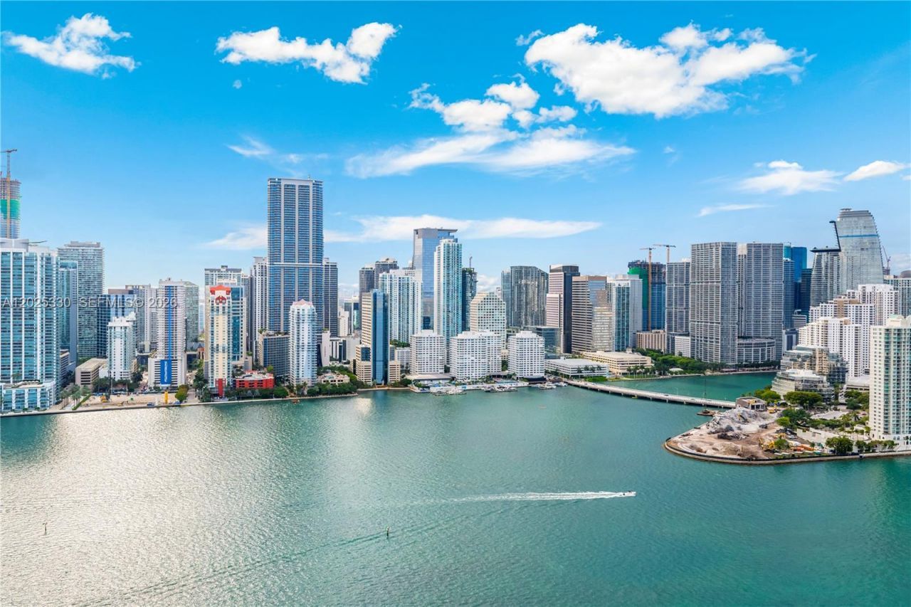950 Brickell Bay Dr , Unit 5210, Miami, FL 33131 Photo
