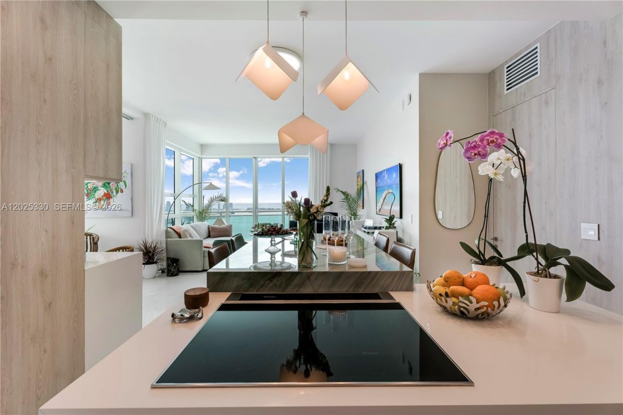 950 Brickell Bay Dr , Unit 5210, Miami, FL 33131 Photo