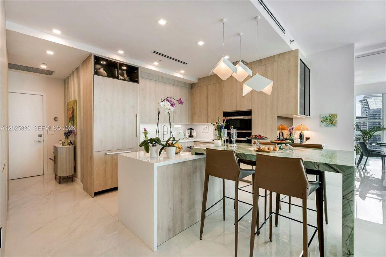 950 Brickell Bay Dr , Unit 5210, Miami, FL 33131 Photo