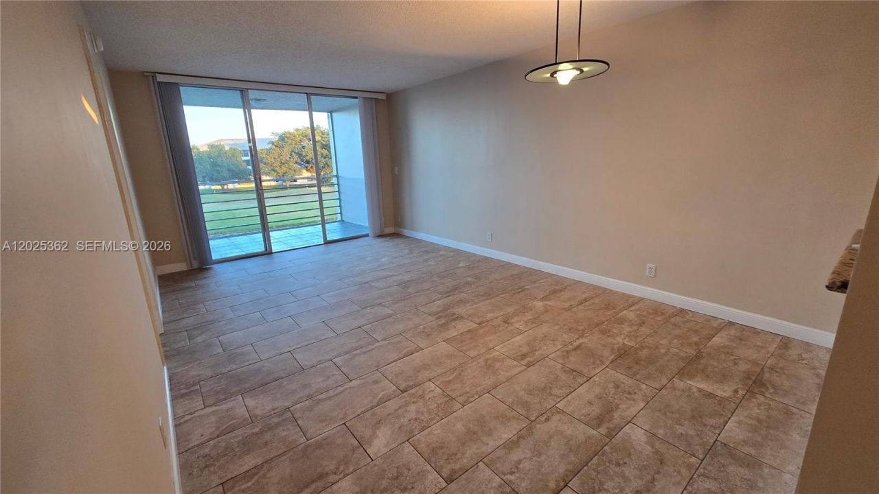 9230 Lagoon Pl, Unit 310, Davie, FL 33324 Photo