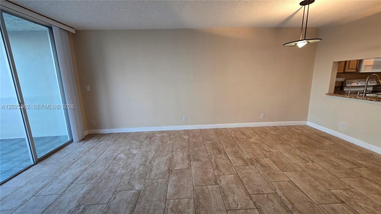 9230 Lagoon Pl, Unit 310, Davie, FL 33324 Photo
