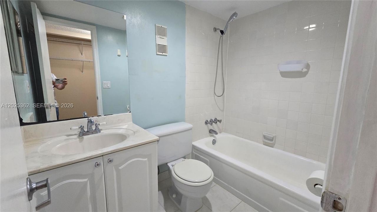 9230 Lagoon Pl, Unit 310, Davie, FL 33324 Photo
