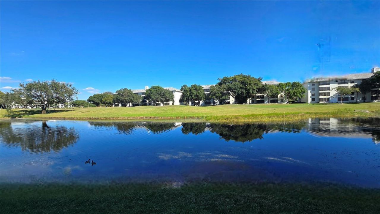 9230 Lagoon Pl, Unit 310, Davie, FL 33324 Photo