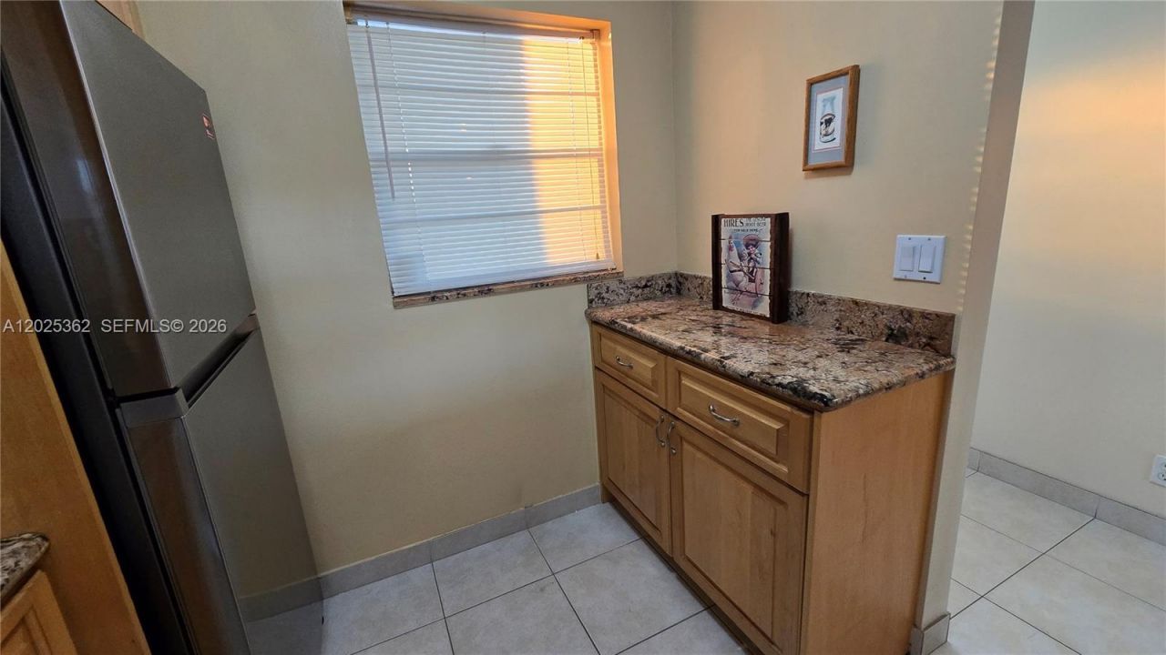 9230 Lagoon Pl, Unit 310, Davie, FL 33324 Photo