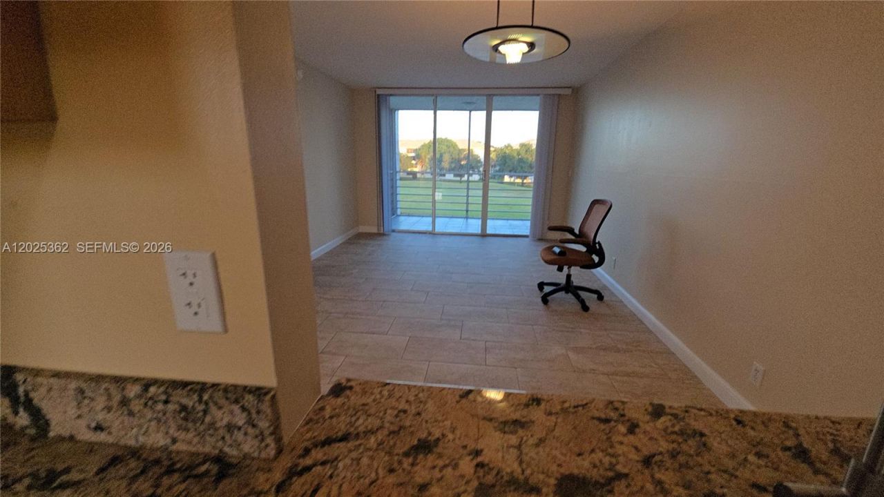 9230 Lagoon Pl, Unit 310, Davie, FL 33324 Photo