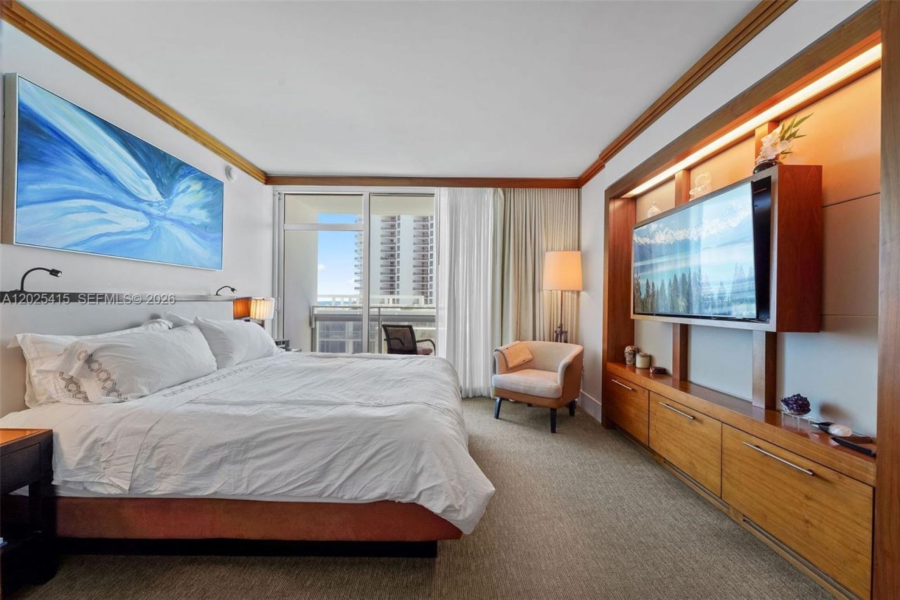 6801 Collins Ave, Unit 708, Miami Beach, FL 33141 Photo