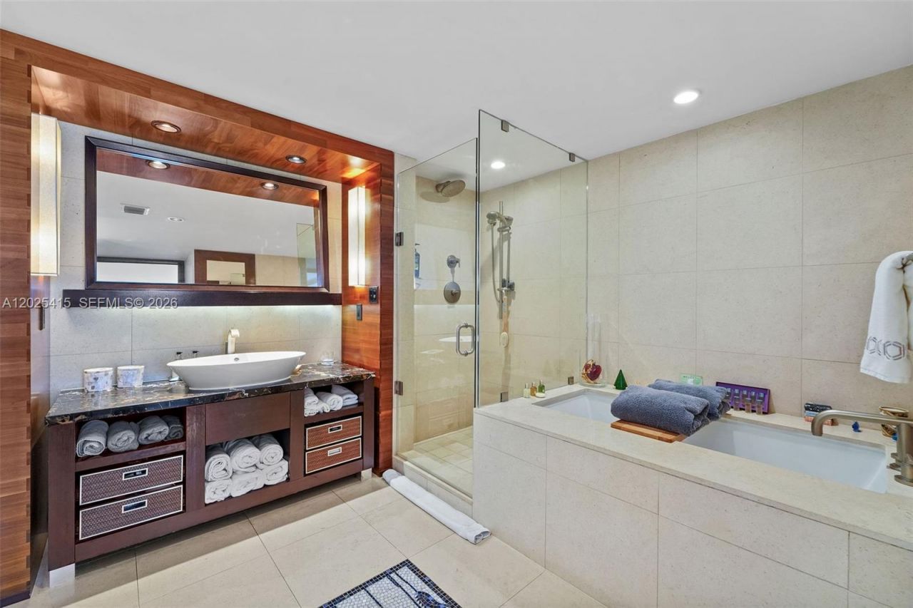 6801 Collins Ave, Unit 708, Miami Beach, FL 33141 Photo