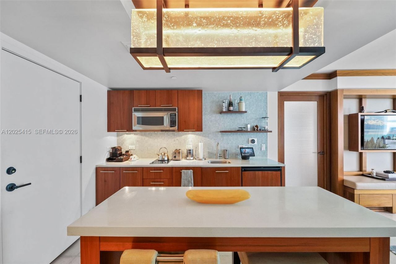 6801 Collins Ave, Unit 708, Miami Beach, FL 33141 Photo