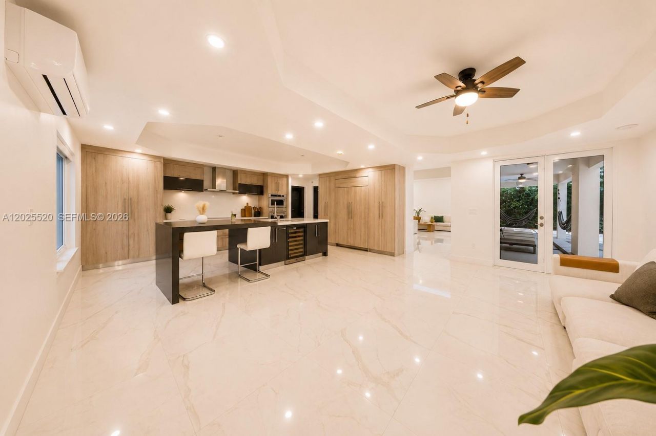 15721 NW 79th Ct, Miami Lakes, FL 33016 Photo
