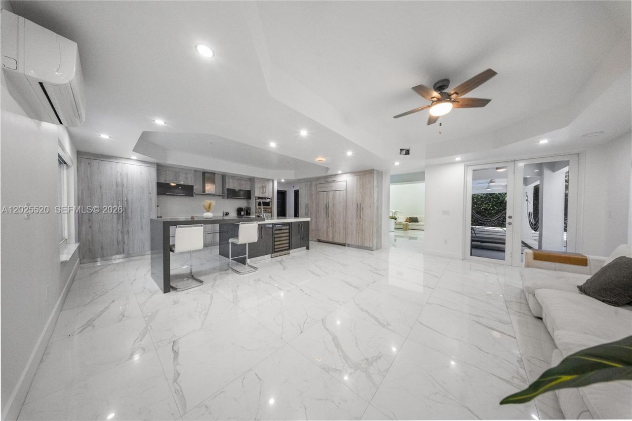 15721 NW 79th Ct, Miami Lakes, FL 33016 Photo
