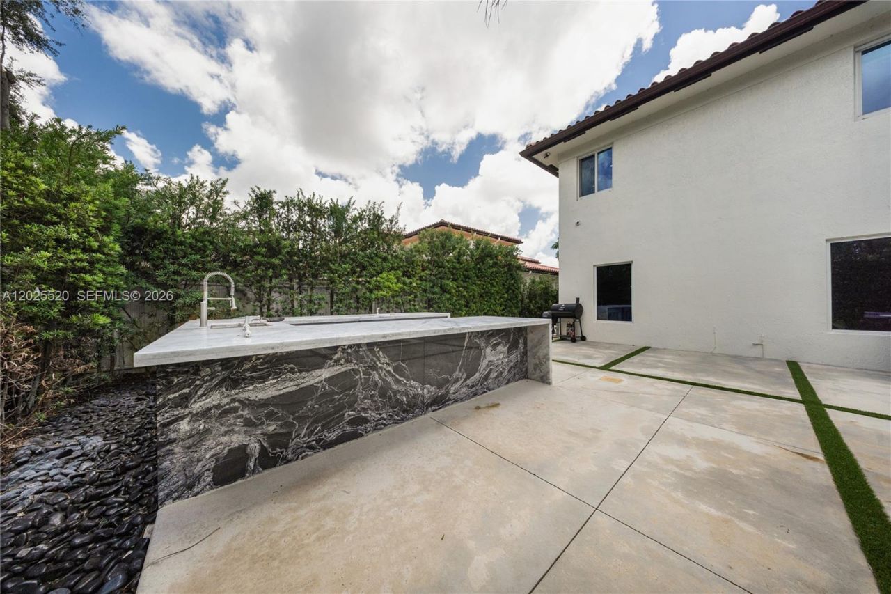15721 NW 79th Ct, Miami Lakes, FL 33016 Photo