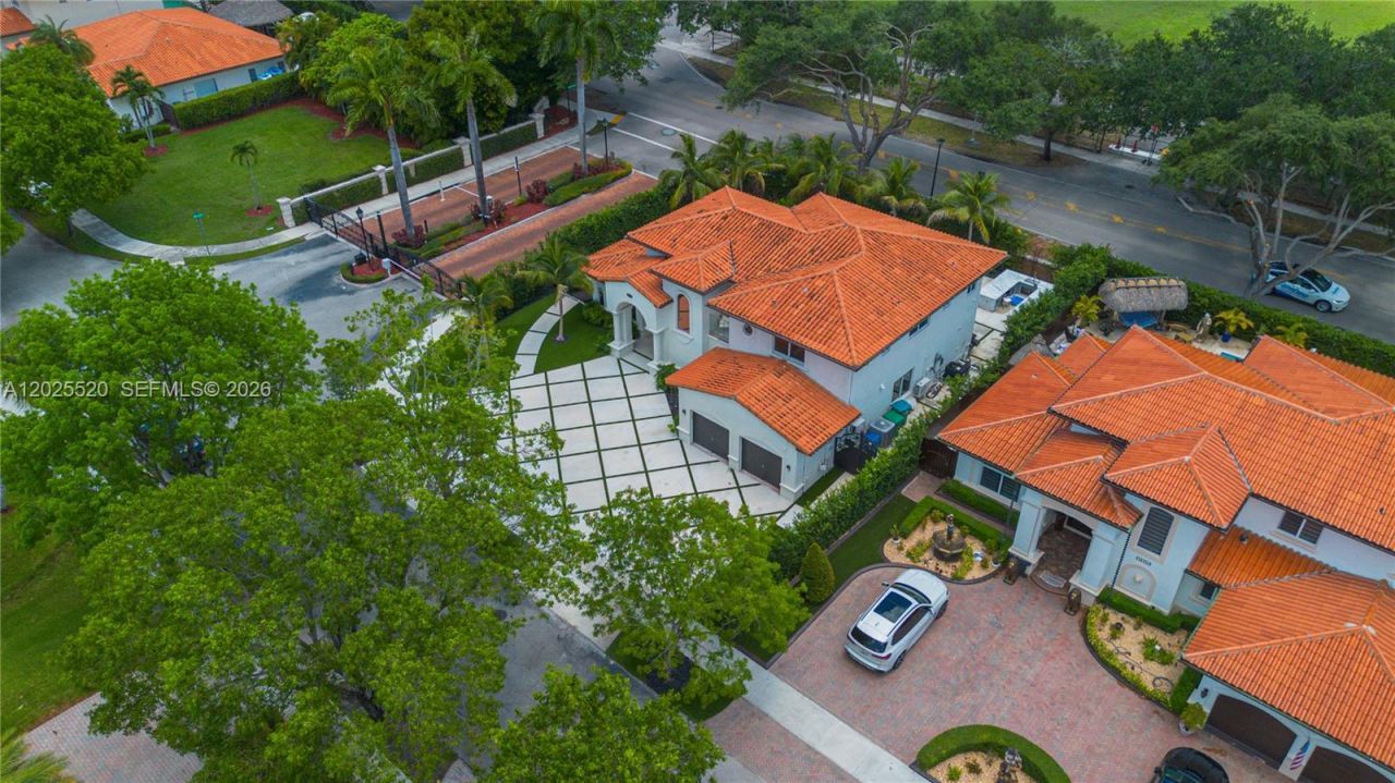 15721 NW 79th Ct, Miami Lakes, FL 33016 Photo