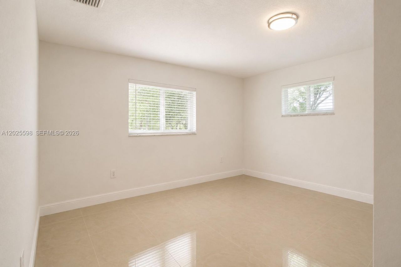 9421 SW 150th St , Miami, FL 33176 Photo