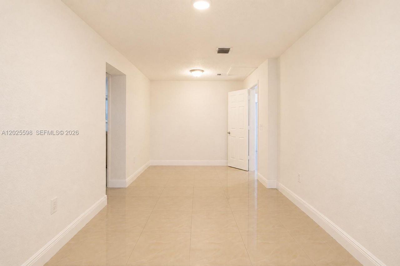 9421 SW 150th St , Miami, FL 33176 Photo