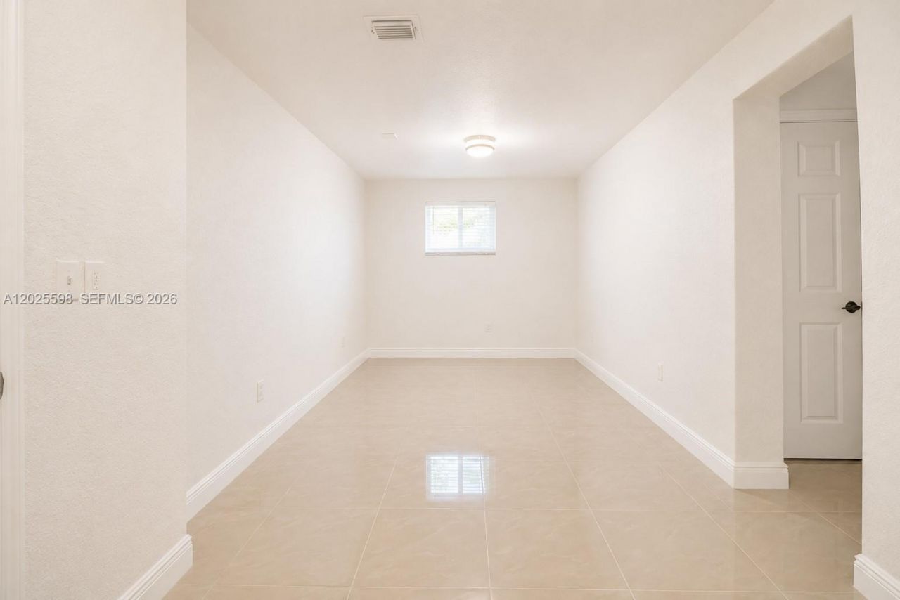 9421 SW 150th St , Miami, FL 33176 Photo
