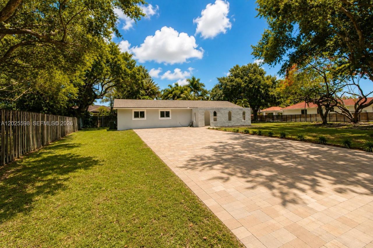 9421 SW 150th St , Miami, FL 33176 Photo