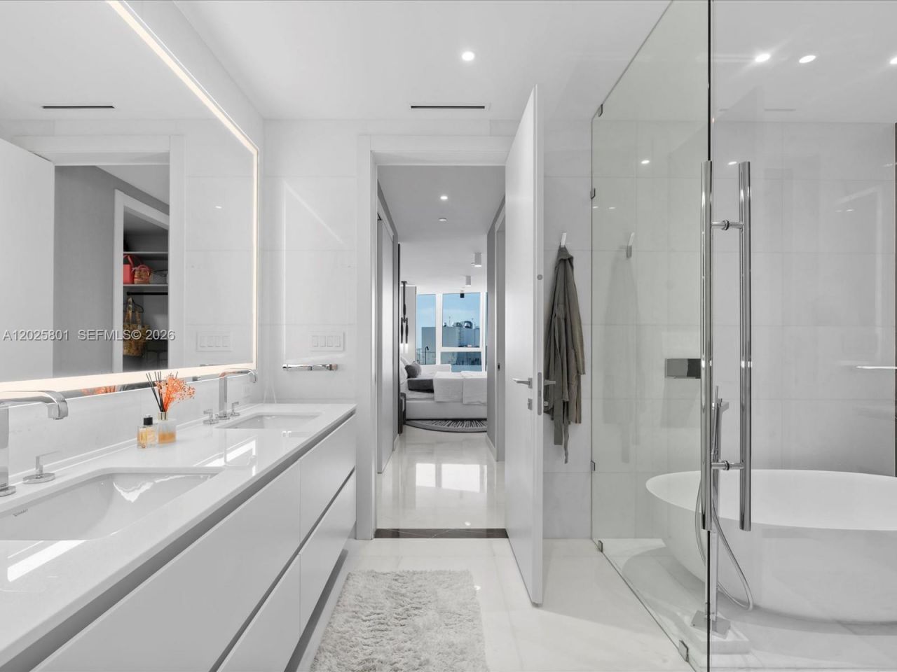 300 Biscayne Boulevard Way , Unit 4502E, Miami, FL 33131 Photo