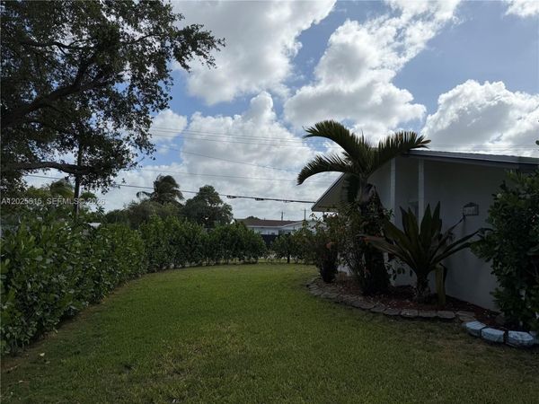 19640 Lenaire Dr, Cutler Bay, FL 33157