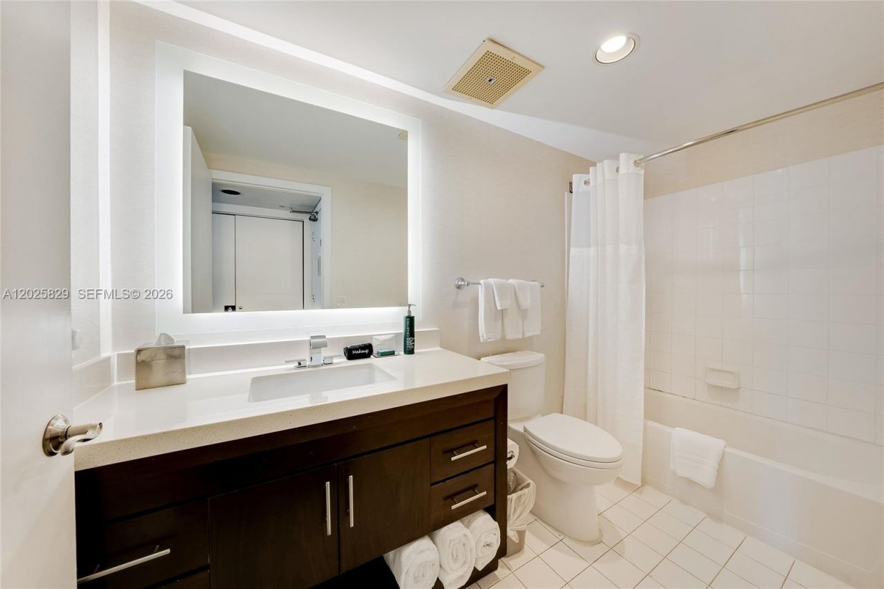 17375 Collins Ave , Unit 2403, Sunny Isles Beach, FL 33160 Photo