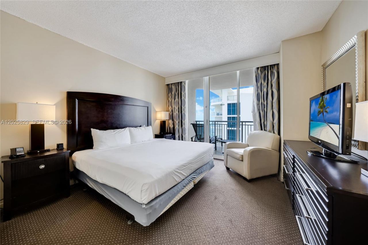 17375 Collins Ave , Unit 2403, Sunny Isles Beach, FL 33160 Photo