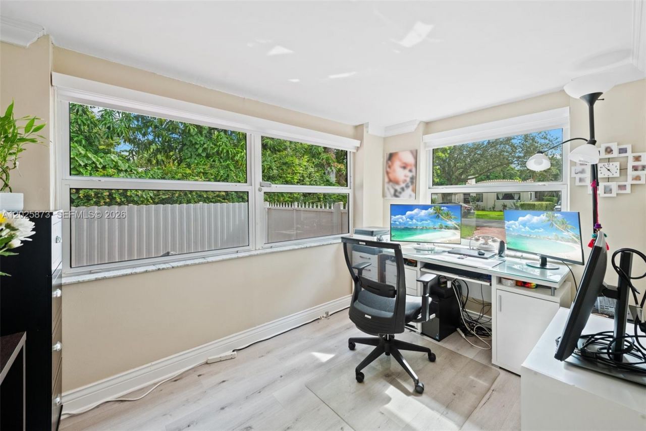 556 La Villa Dr, Miami Springs, FL 33166 Photo