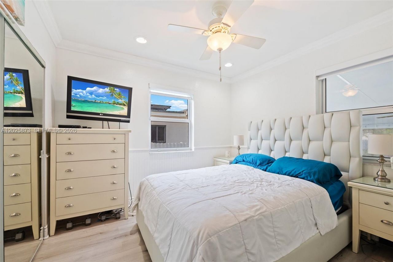 556 La Villa Dr, Miami Springs, FL 33166 Photo