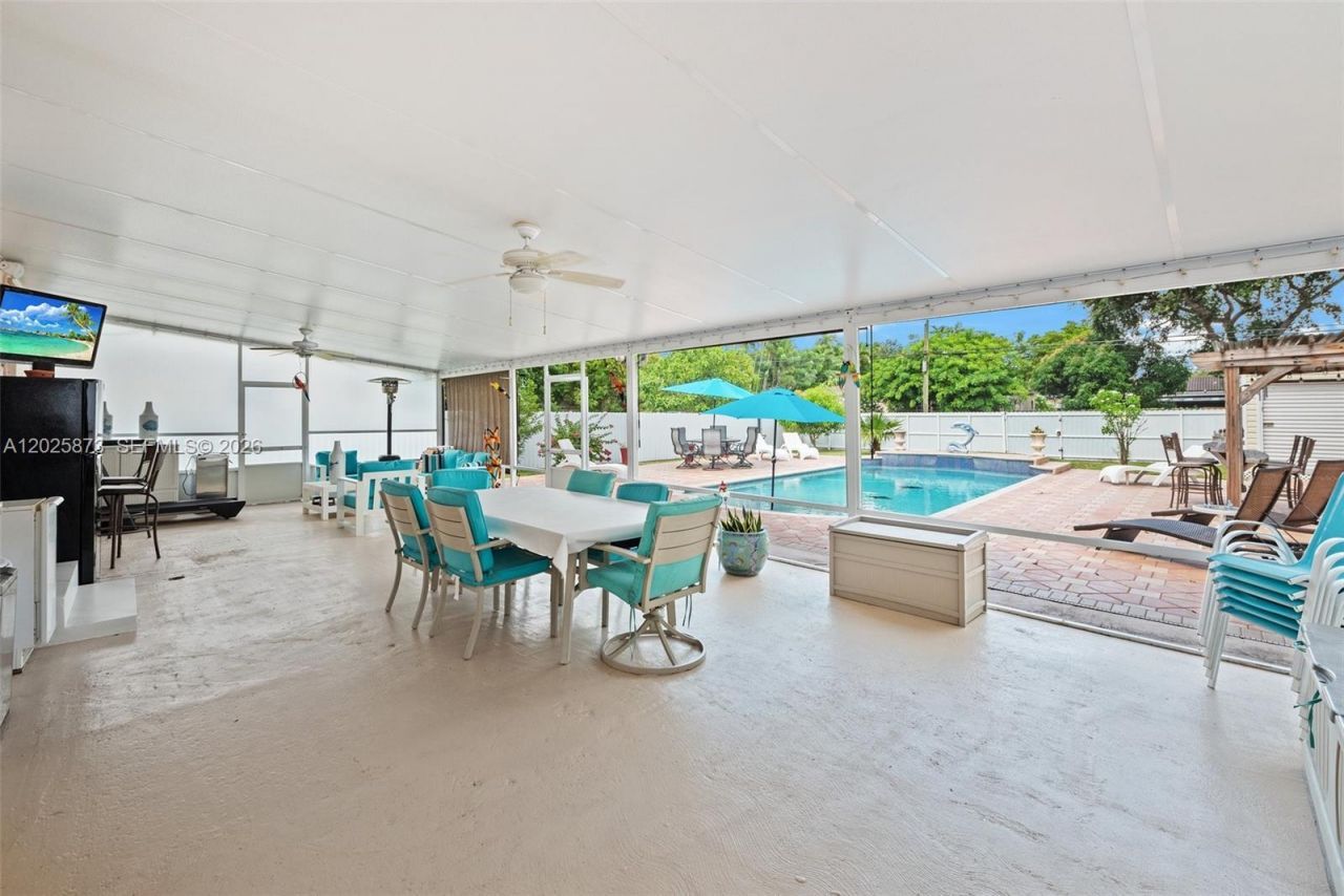 556 La Villa Dr, Miami Springs, FL 33166 Photo