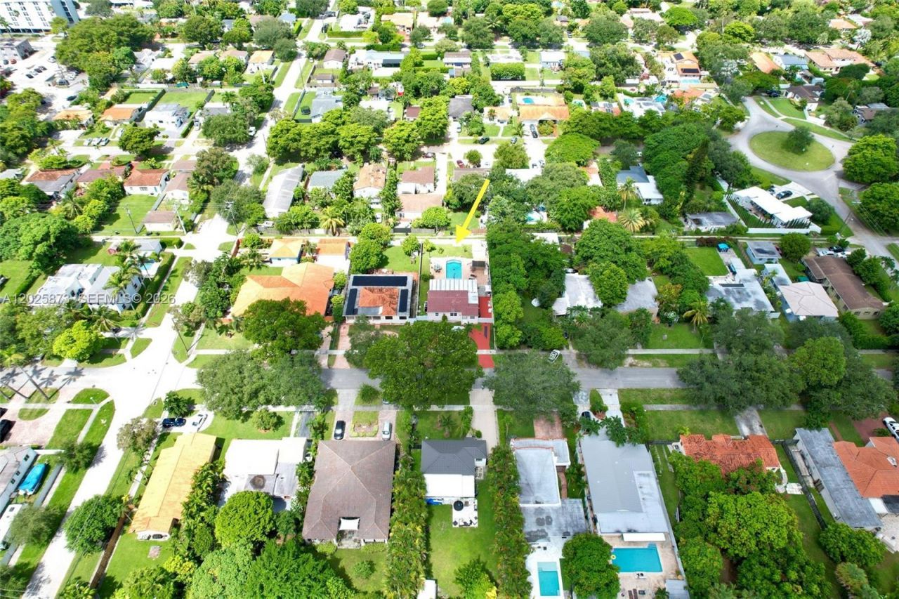 556 La Villa Dr, Miami Springs, FL 33166 Photo