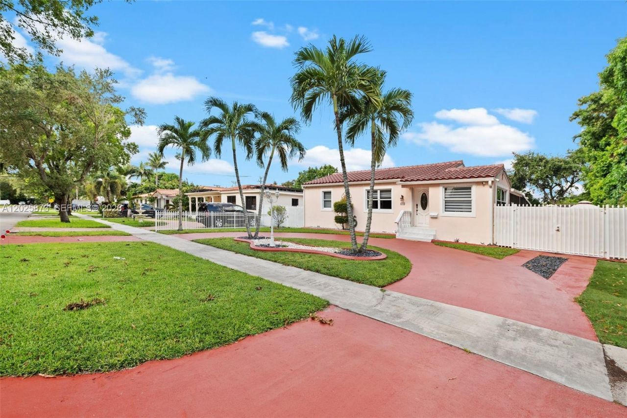 556 La Villa Dr, Miami Springs, FL 33166 Photo