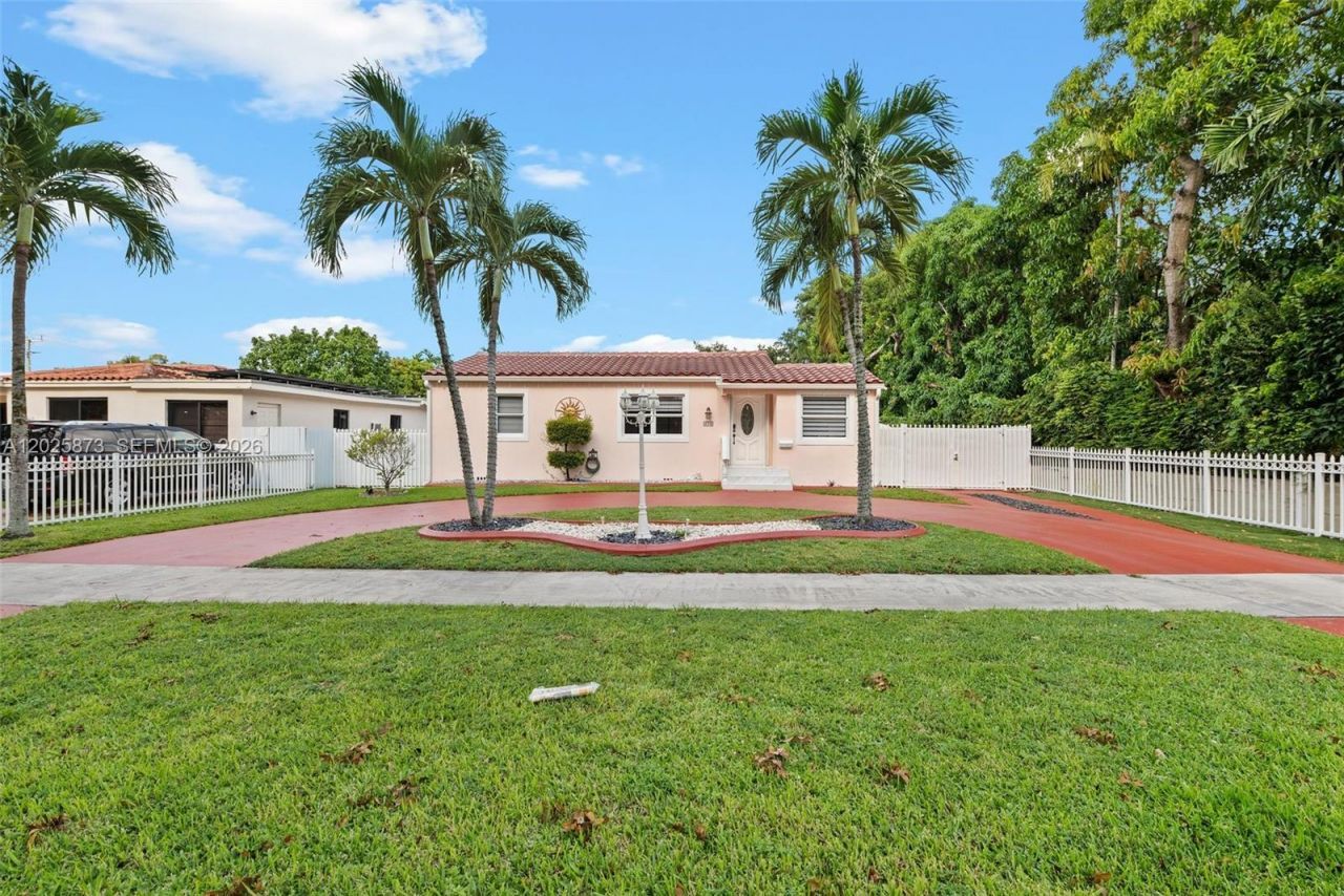 556 La Villa Dr, Miami Springs, FL 33166 Photo