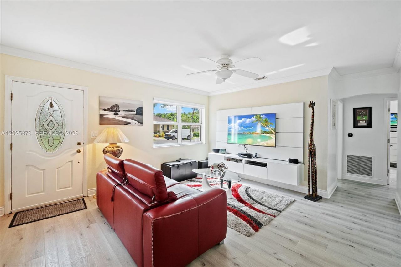 556 La Villa Dr, Miami Springs, FL 33166 Photo