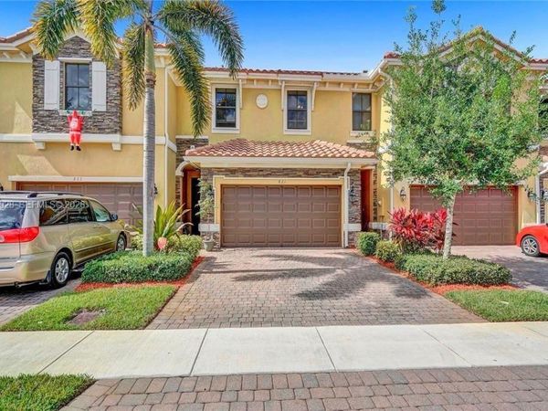 821 E Village Cir, Unit 821, Davie, FL 33325