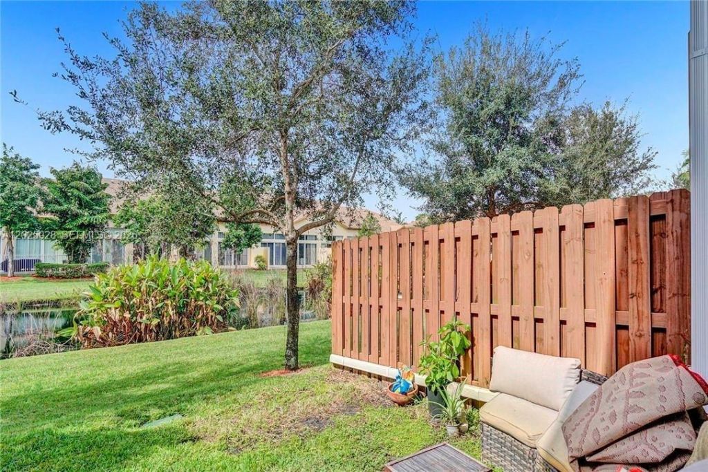 821 E Village Cir , Unit 821, Davie, FL 33325 Photo