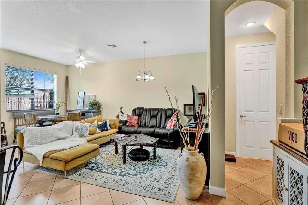 821 E Village Cir , Unit 821, Davie, FL 33325 Photo