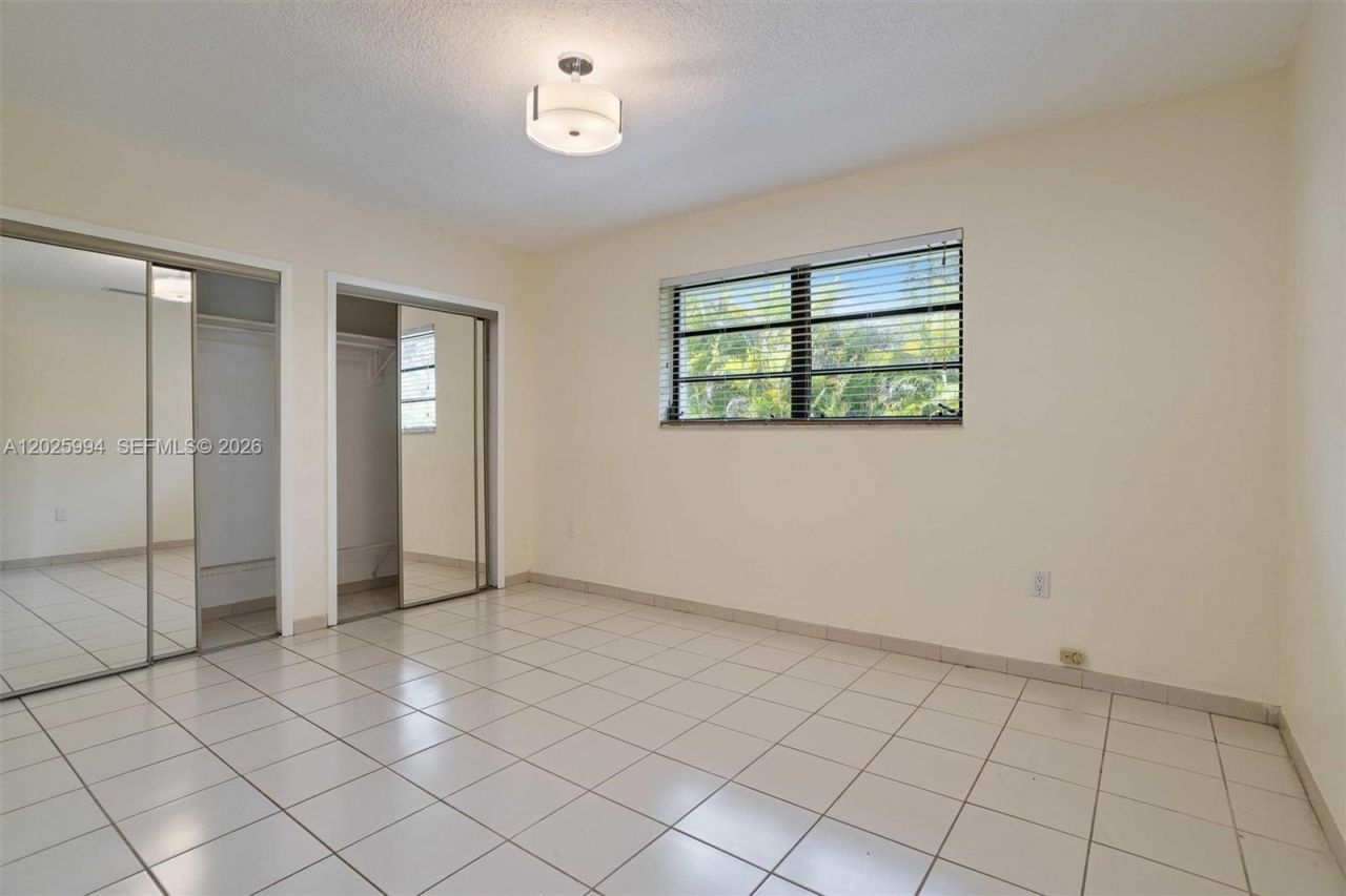 337 Grand Canal Dr , Miami, FL 33144 Photo
