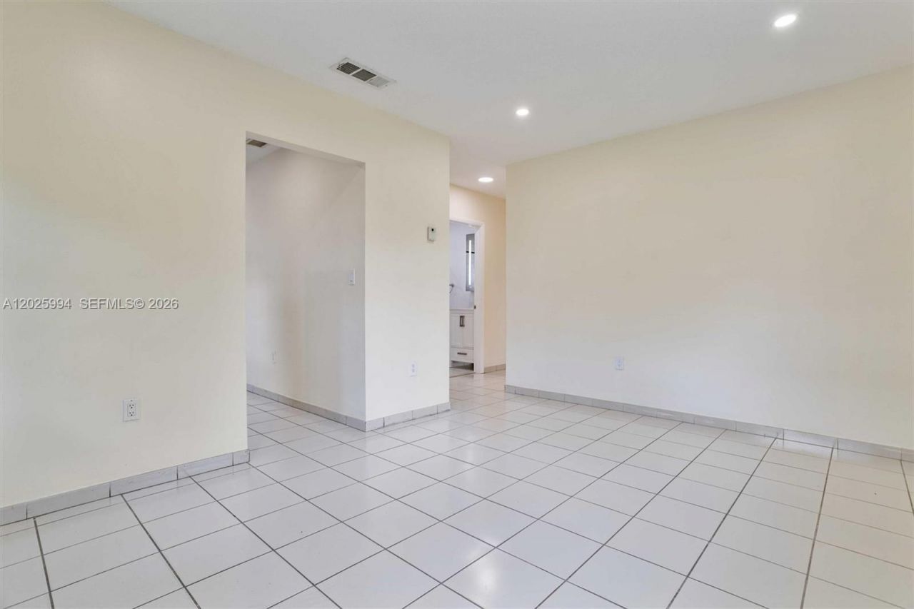 337 Grand Canal Dr , Miami, FL 33144 Photo