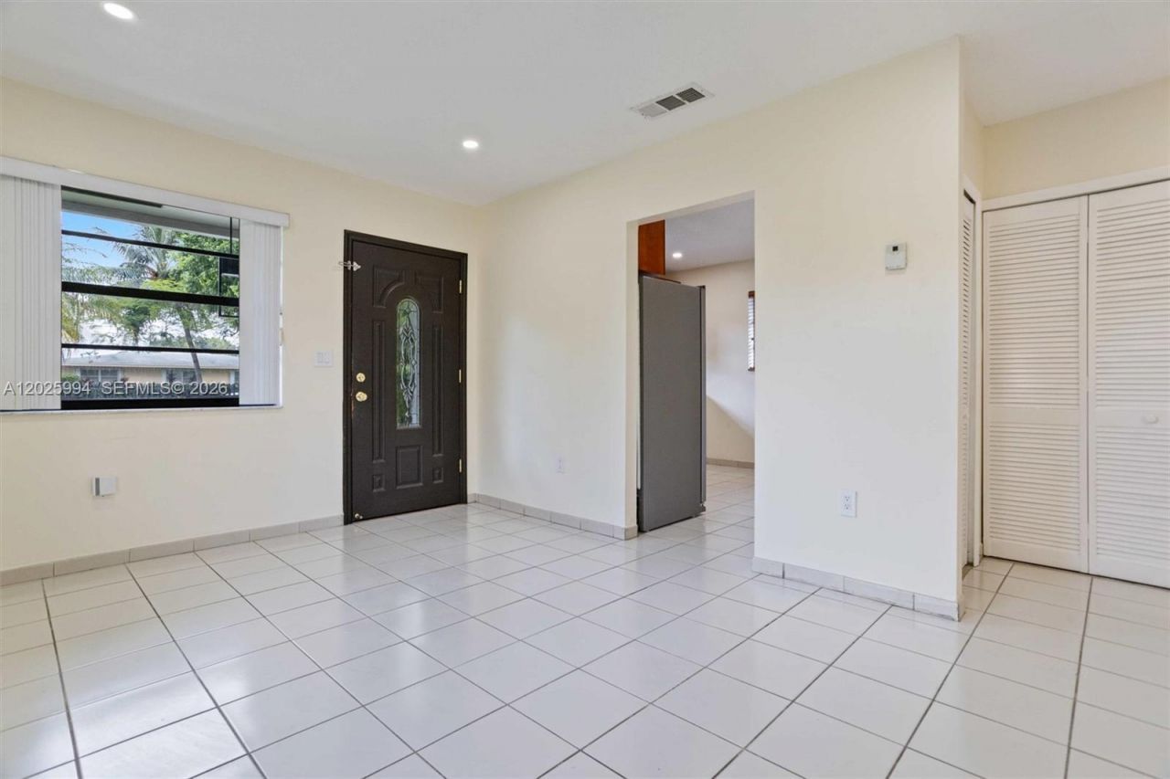 337 Grand Canal Dr , Miami, FL 33144 Photo