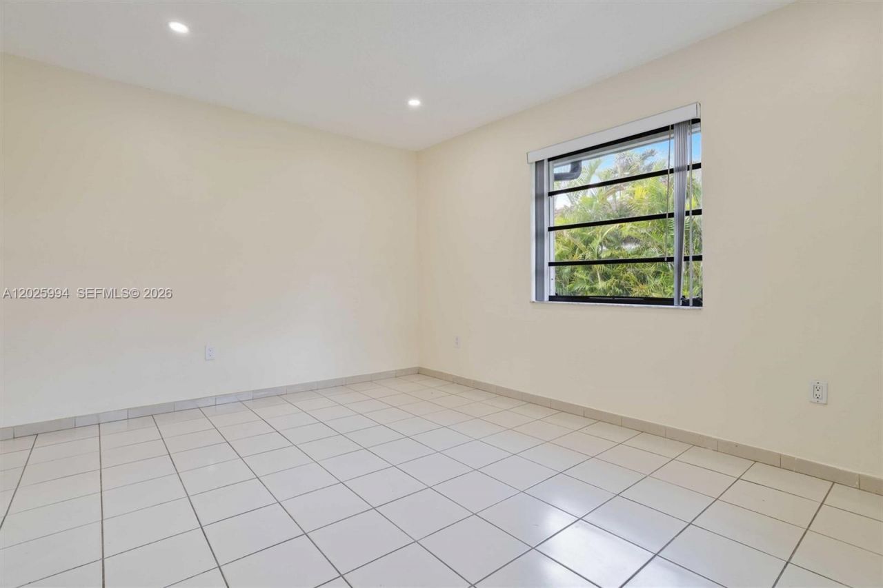 337 Grand Canal Dr , Miami, FL 33144 Photo