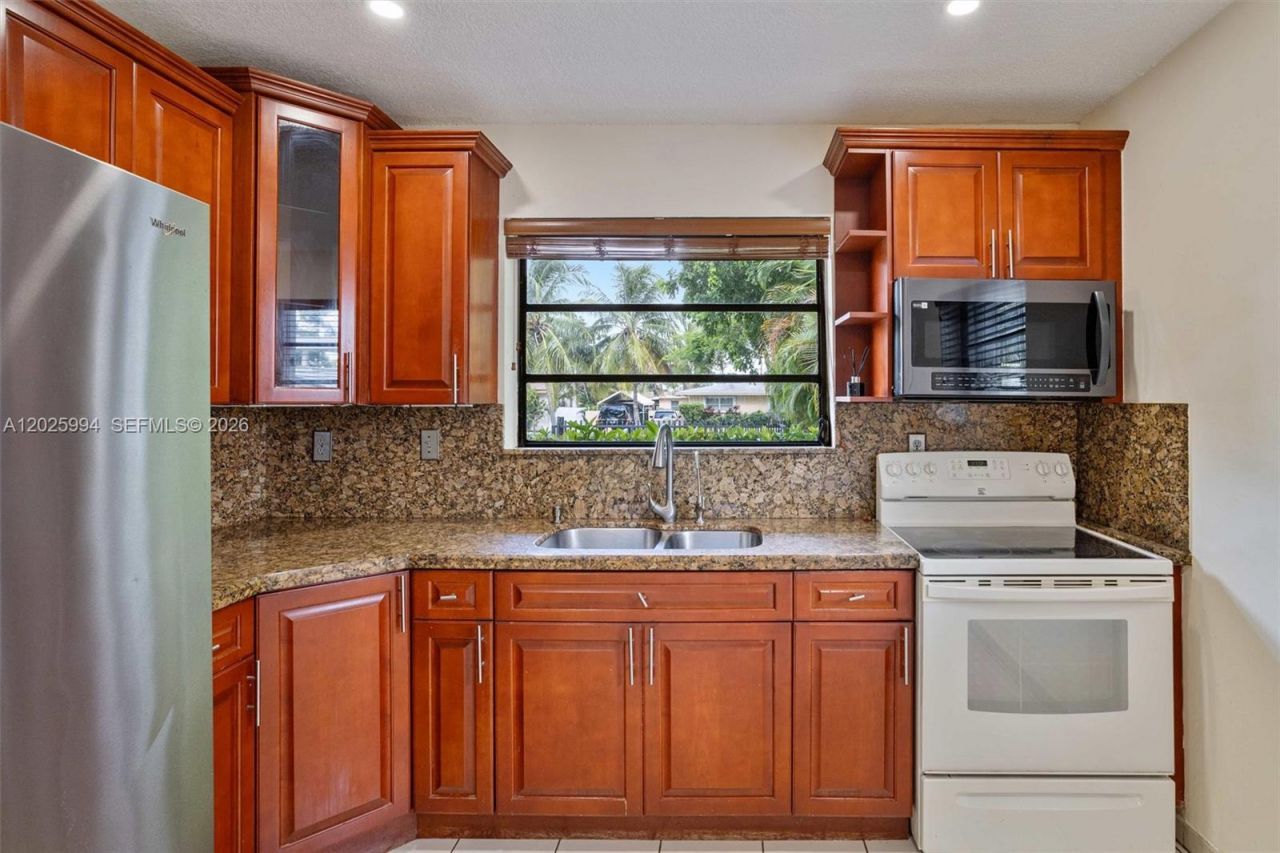 337 Grand Canal Dr , Miami, FL 33144 Photo