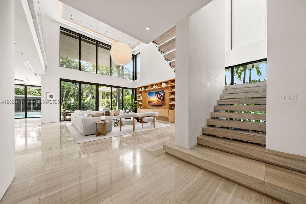 5061 N Bay Rd , Miami Beach, FL 33140 Photo