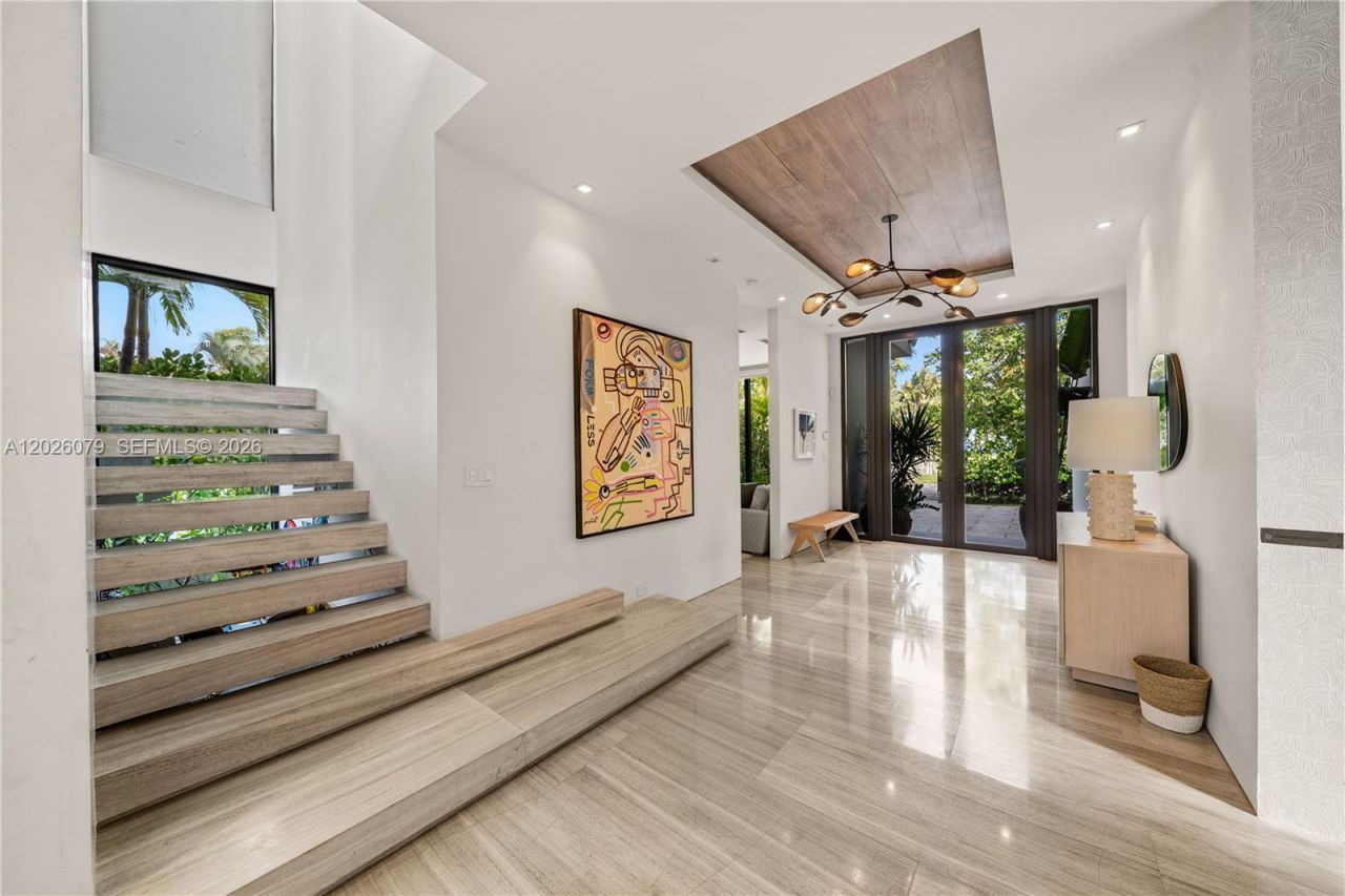 5061 N Bay Rd , Miami Beach, FL 33140 Photo