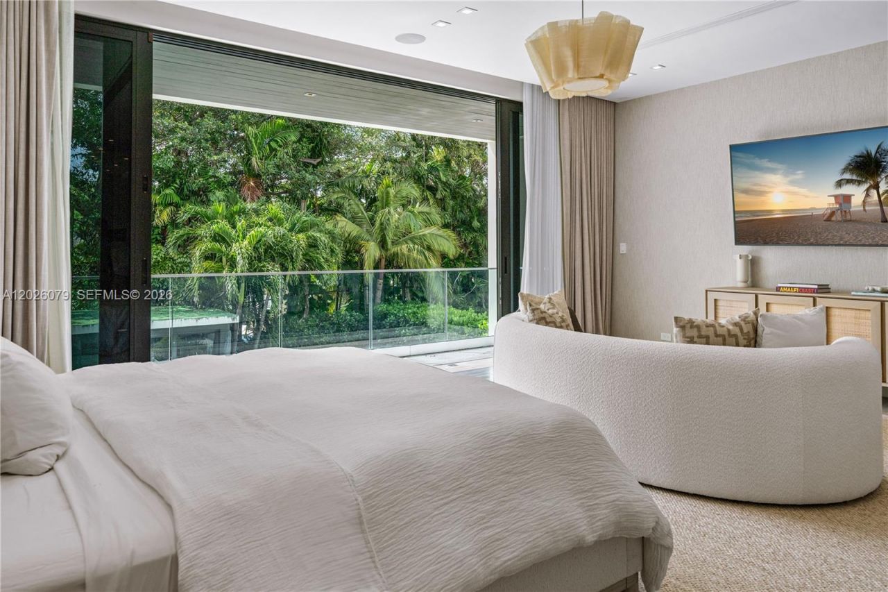 5061 N Bay Rd , Miami Beach, FL 33140 Photo
